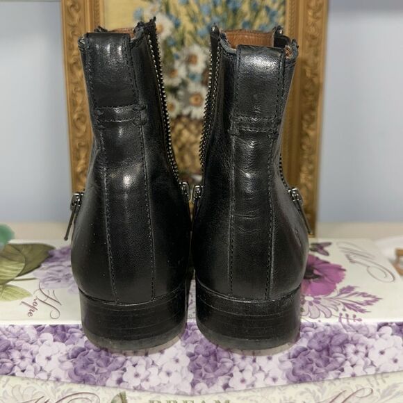 FRYE 7B Carly Black Zip Details Pull on Chelsea Ankle Boots - Picture 6 of 11